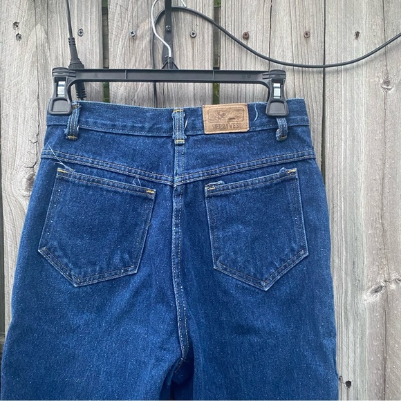 Unique Vintage Sierra West High Rise Blue Jeans with Floral Embroidery fits 2/4 - Picture 7 of 8